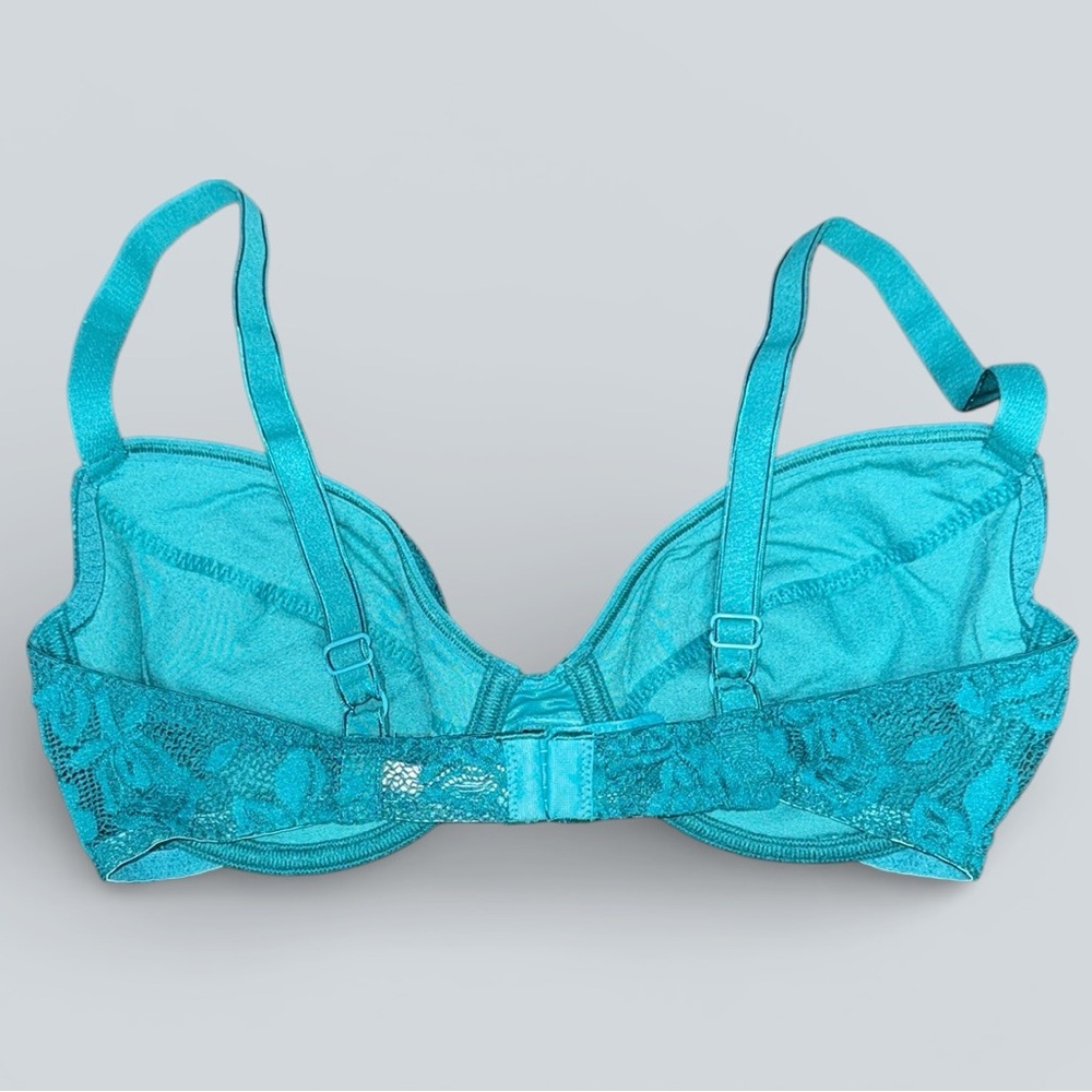 Victoria’s Secret Lace Underwire Bra - Picture 2 of 5